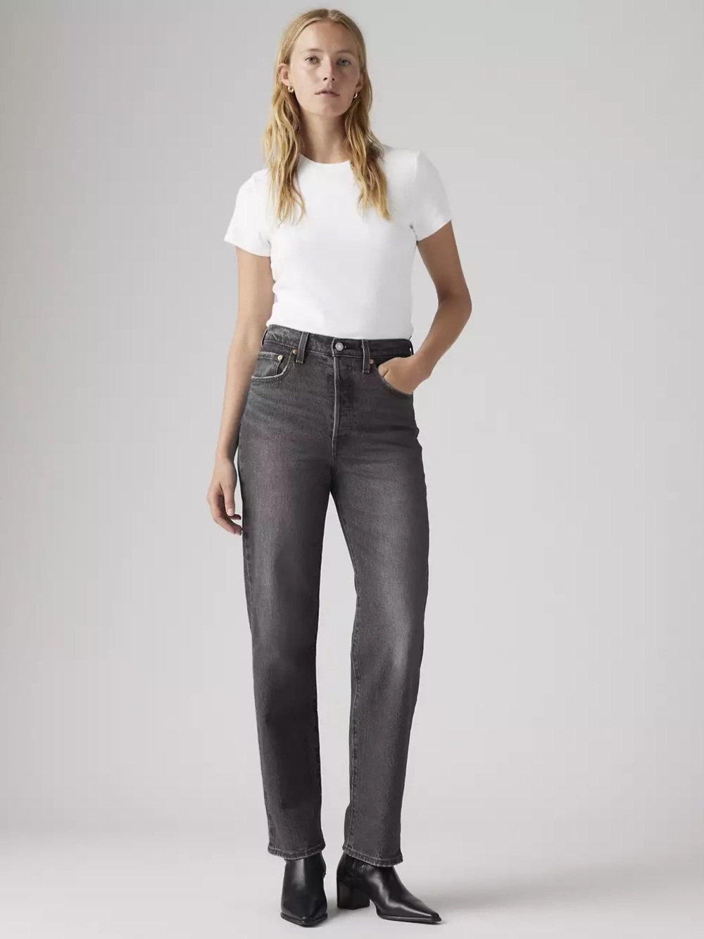 Levi’s Ribcage Ankle Straight in size 27 in Well Worn wash